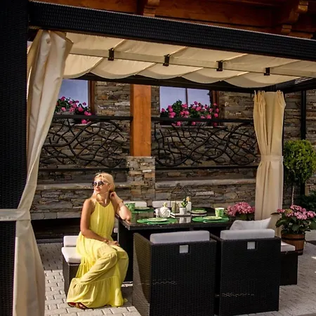 Nocleg ze śniadaniem Silverton -sauna,jacuzzi,mini Siłownia,bar Sezonowy, Przyjazny Rodzinom Białka Tatrzańska